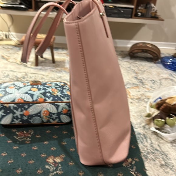 Kate Spade large tote, pink with embossed frontage - Picture 5 of 9